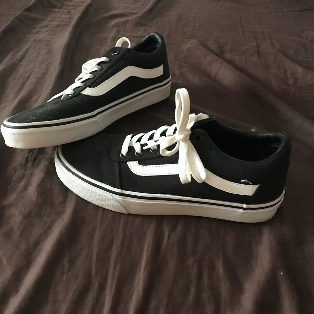 VANS - Picture 2 of 3
